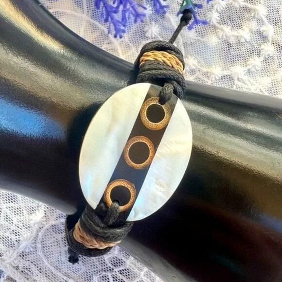 Vintage Jewelry - Vintage Leather & Mother of Pearl Boho Bracelet